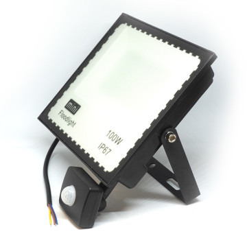 Kültéri LED fényszóró mozgásérzékelővel /100W-7000 Lumen