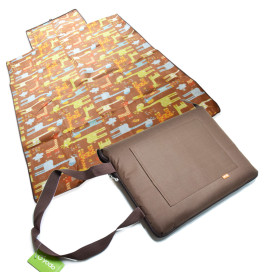 Piknik matrac 150x135 cm – vállra akasztható / barna