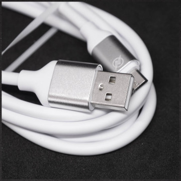 Adat- és töltőkábel Micro USB csatlakozóval, 150 cm (C1004)