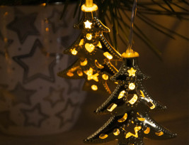 Ünnepi dekorációs LED fényfüzér - meleg fehér, arany karácsonyfák, USB csatlakozóval / 2 méter (921)