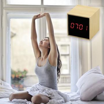 Mini fahatású digitális ébresztőóra, piros LED fénnyel, taps-bekapcsoló funkcióval