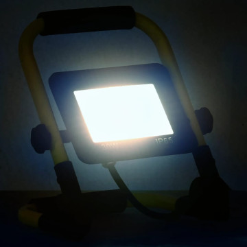 Hideg fehér fényű fogantyúval ellátott LED-es reflektor 30 W - utánvéttel vagy ingyenes szállítással