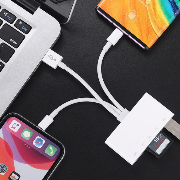 Multifunkcionális kártyaolvasó, háromféle USB adatkábellel